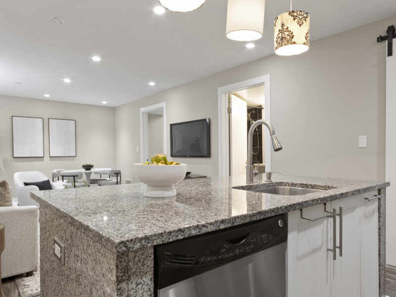 1625 W Ainslie Street Chicago IL 60640