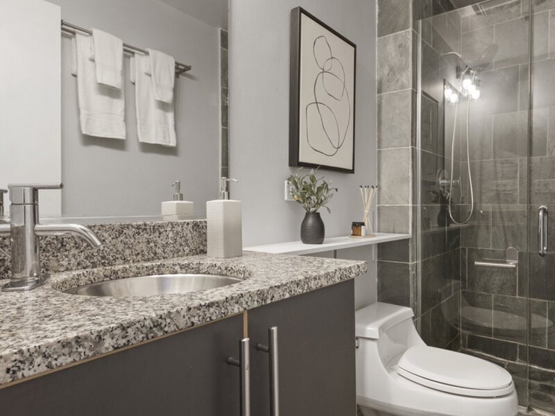 1625 W Ainslie Street Chicago IL 60640