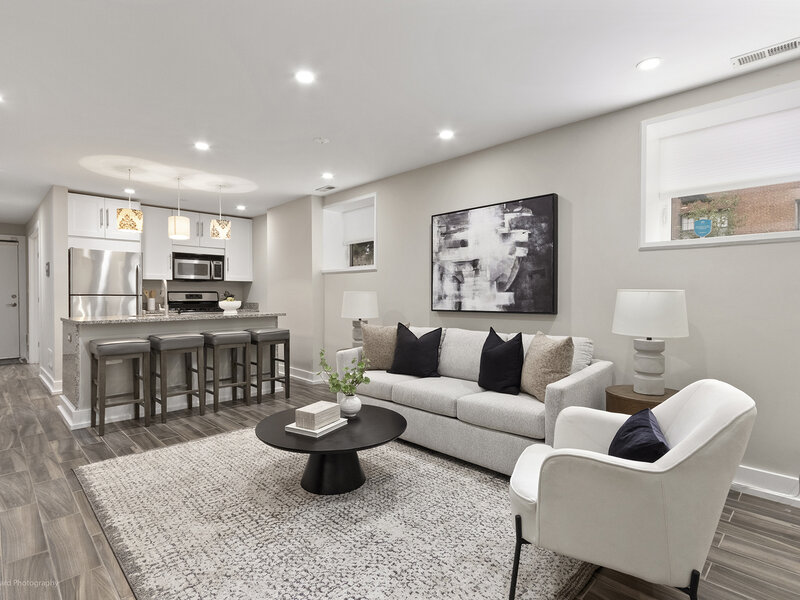 1625 W Ainslie Street Chicago IL 60640