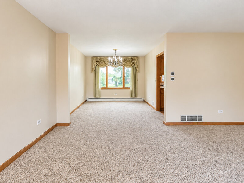 1428 Roslyn Road Schaumburg IL 60193