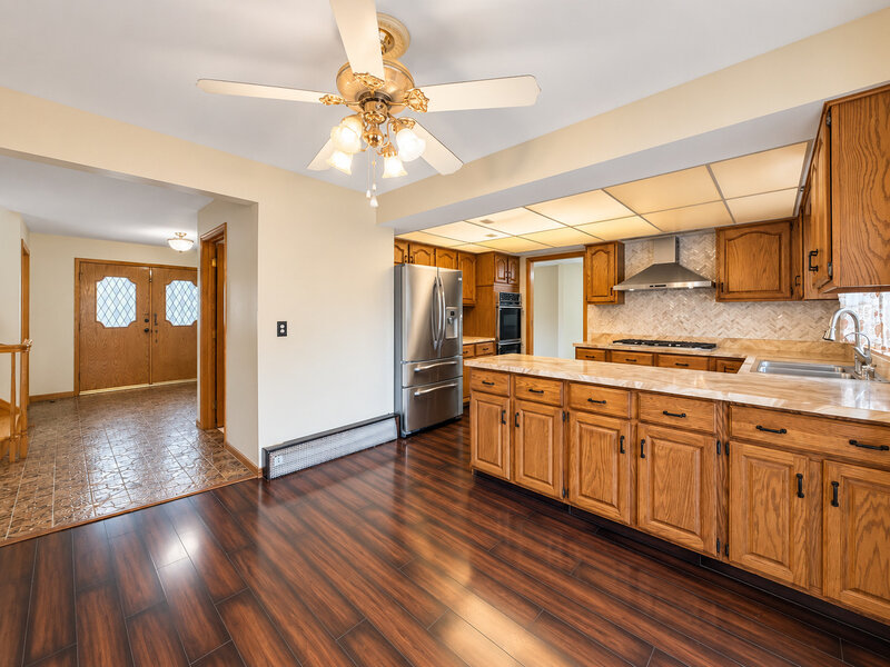1428 Roslyn Road Schaumburg IL 60193