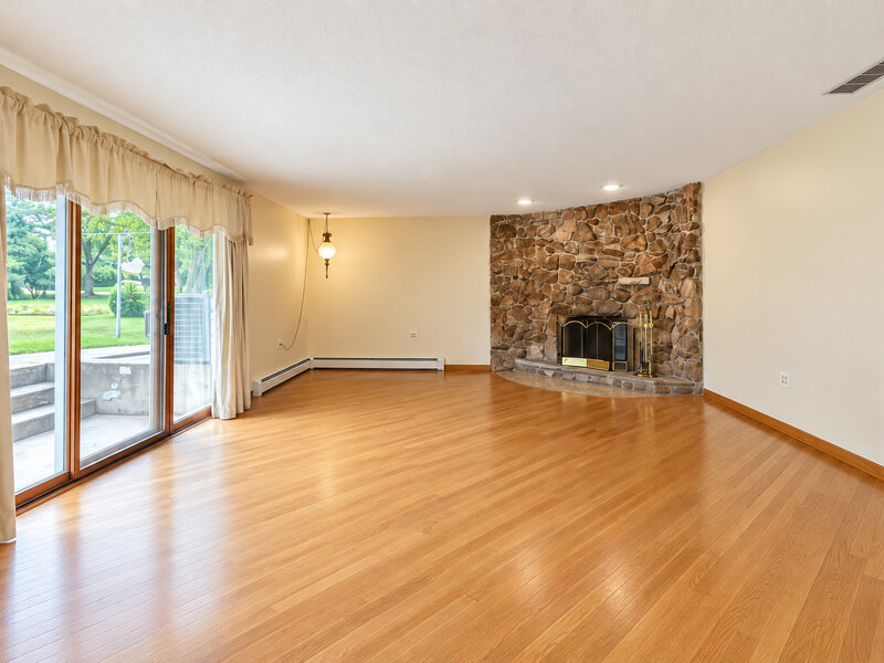 1428 Roslyn Road Schaumburg IL 60193