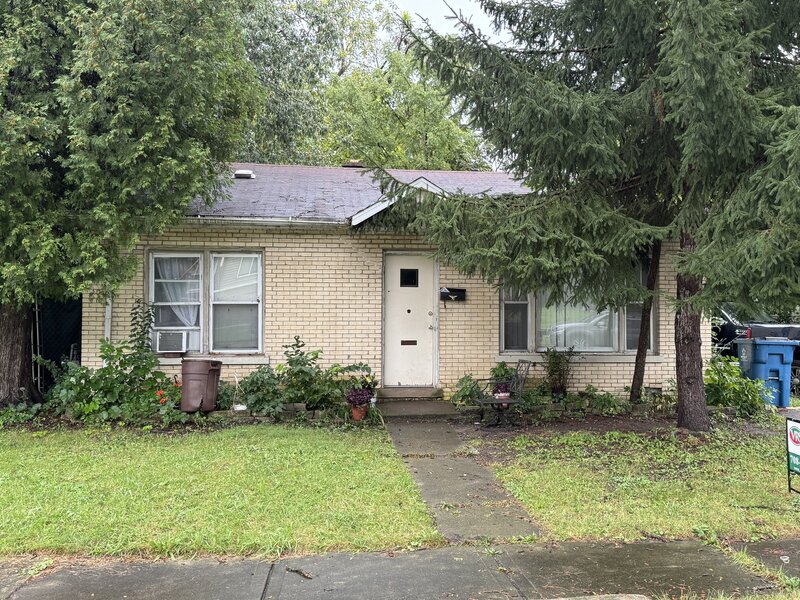 1657 Buena Vista Circle Chicago Heights IL 60411