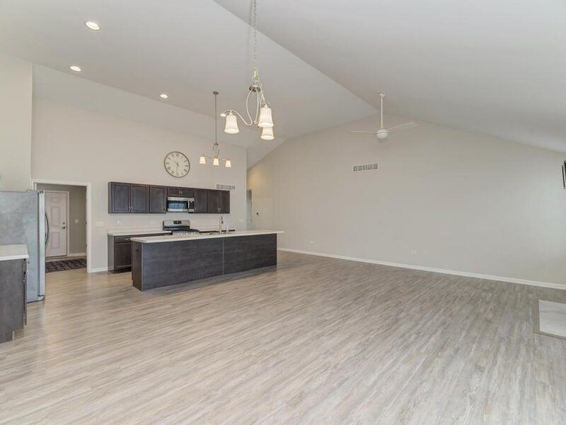 1993 Eagle Drive Morris IL 60450