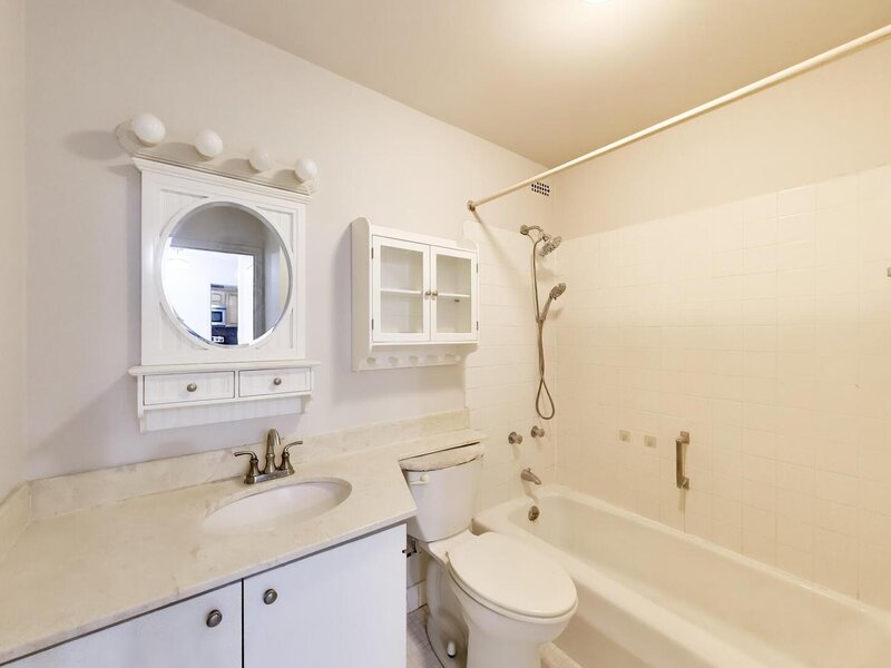 1555 N Sandburg Terrace Chicago IL 60610