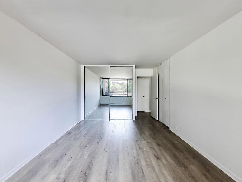 1555 N Sandburg Terrace Chicago IL 60610
