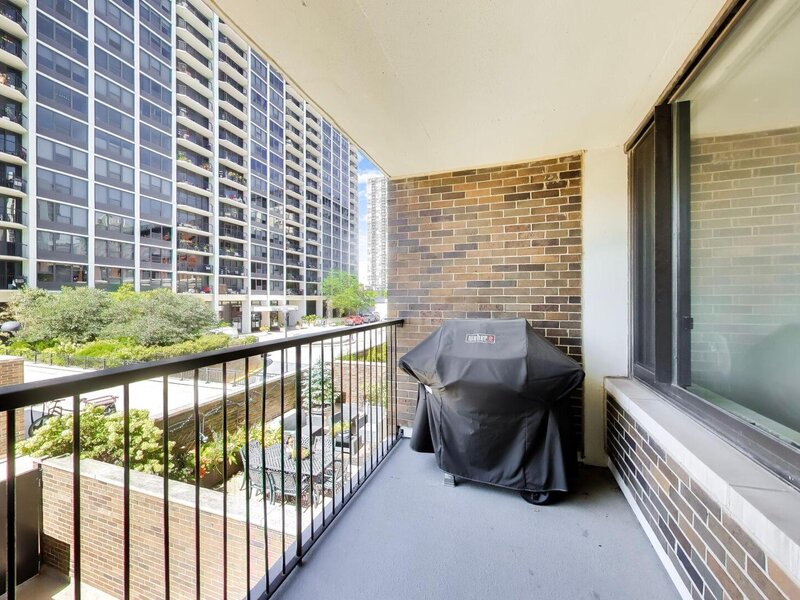 1555 N Sandburg Terrace Chicago IL 60610