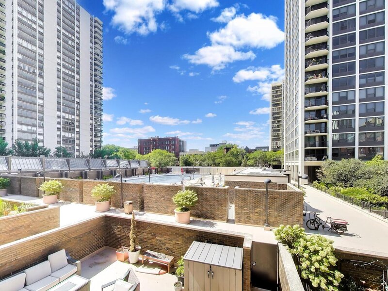 1555 N Sandburg Terrace Chicago IL 60610