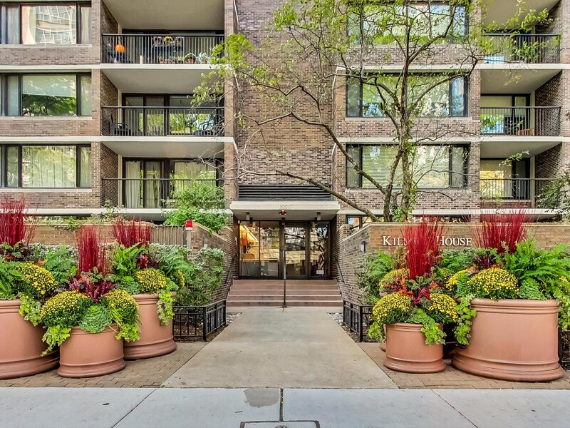 1555 N Sandburg Terrace Chicago IL 60610