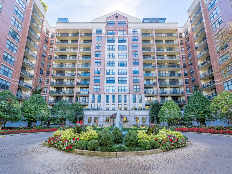 55 W Delaware Place Chicago IL 60610