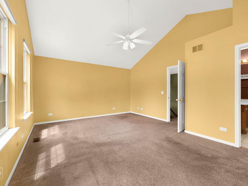 2041 Clarewood Lane Mundelein IL 60060