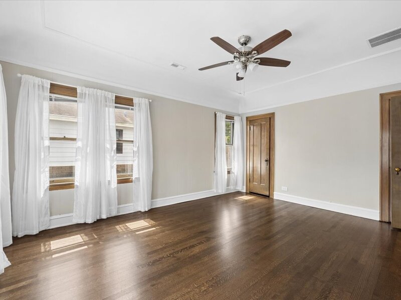 4821 N Harding Avenue Chicago IL 60625