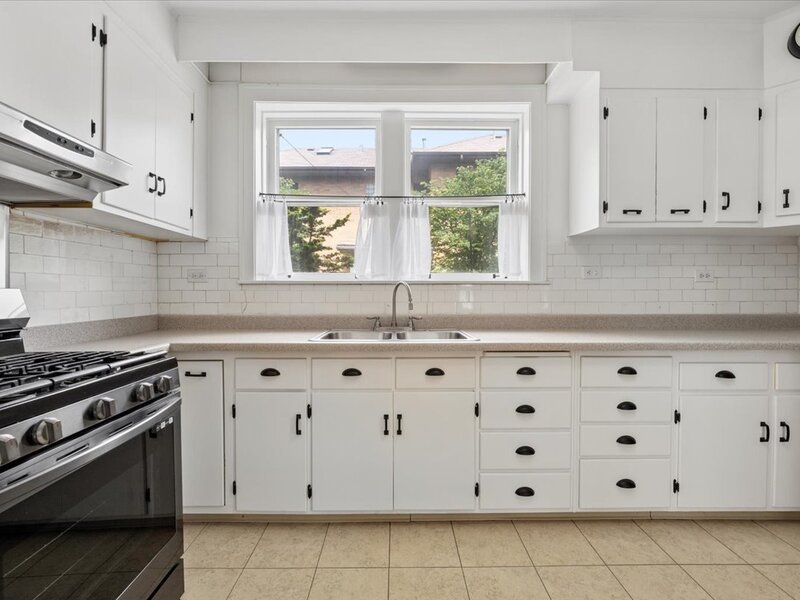4821 N Harding Avenue Chicago IL 60625