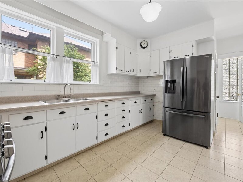 4821 N Harding Avenue Chicago IL 60625