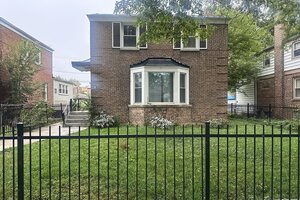 Photo of 9939 S Paxton Avenue Chicago IL 60617