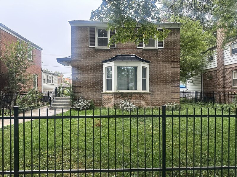 9939 S Paxton Avenue Chicago IL 60617