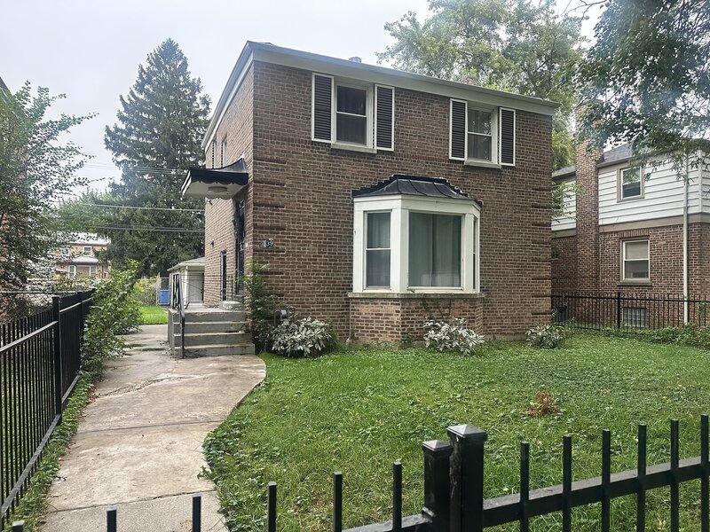 9939 S Paxton Avenue Chicago IL 60617