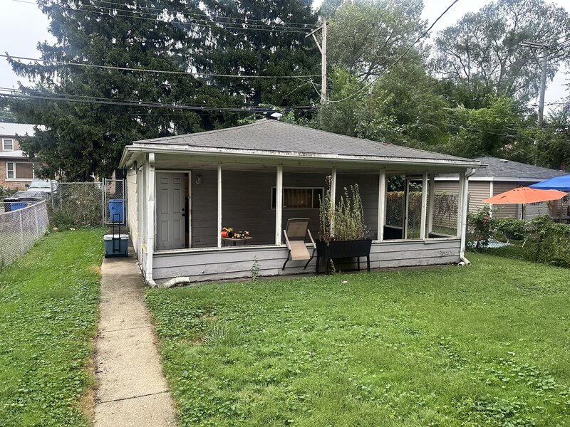 9939 S Paxton Avenue Chicago IL 60617