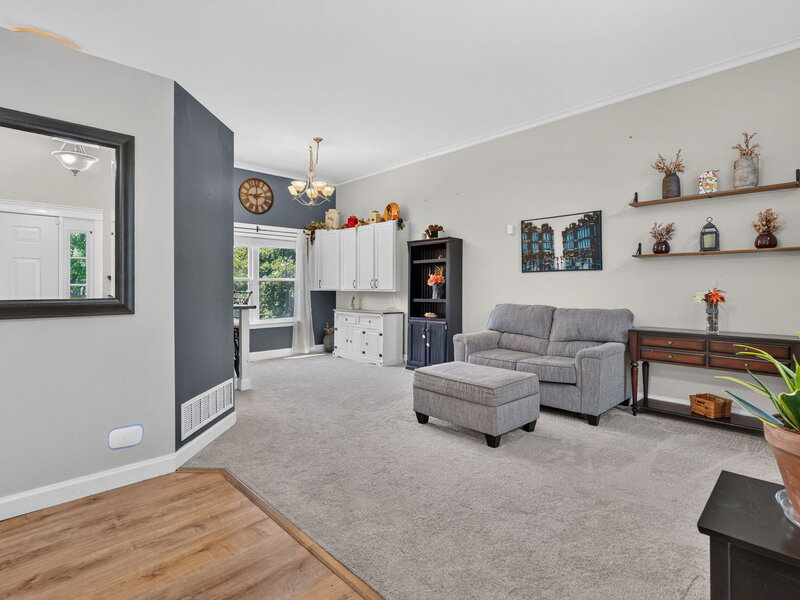 2067 Stephen Street Aurora IL 60502