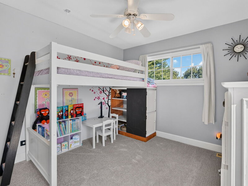 2067 Stephen Street Aurora IL 60502