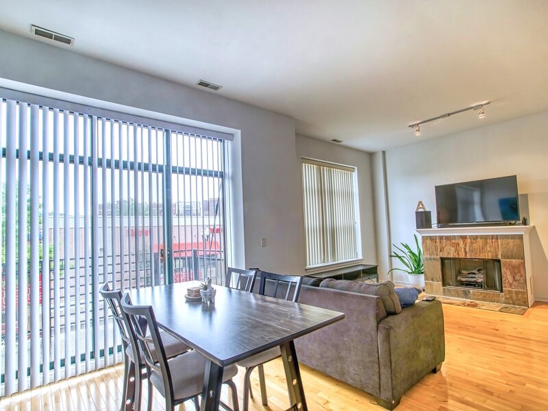 4050 N Lincoln Avenue Chicago IL 60618