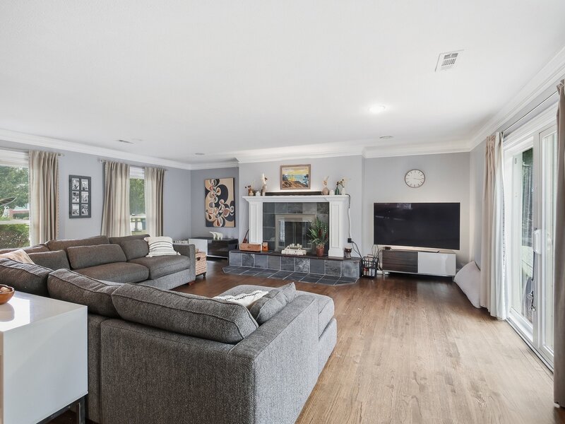 1006 W Frontenac Drive Arlington Heights IL 60004