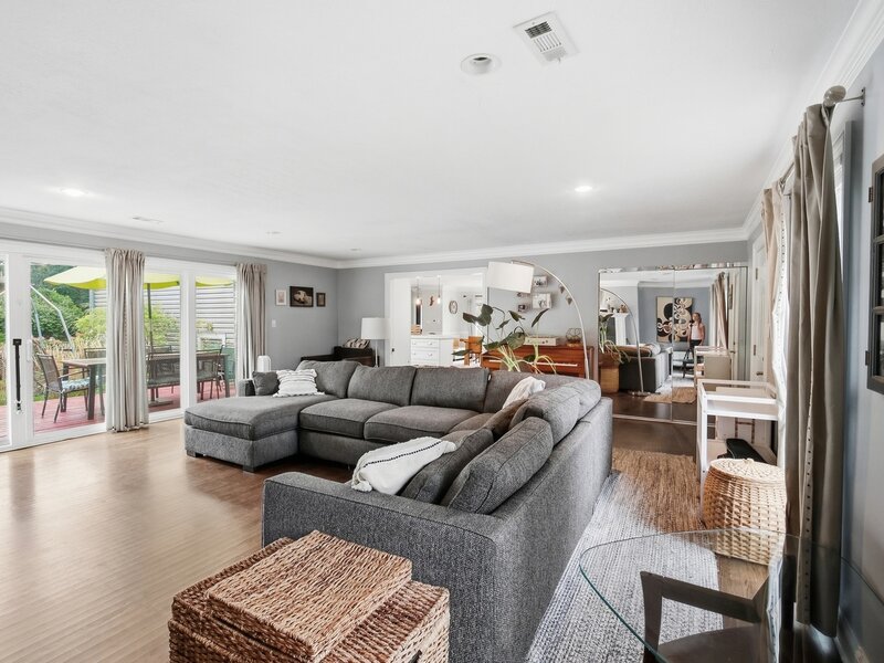1006 W Frontenac Drive Arlington Heights IL 60004