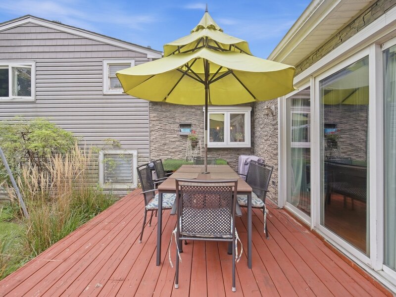 1006 W Frontenac Drive Arlington Heights IL 60004
