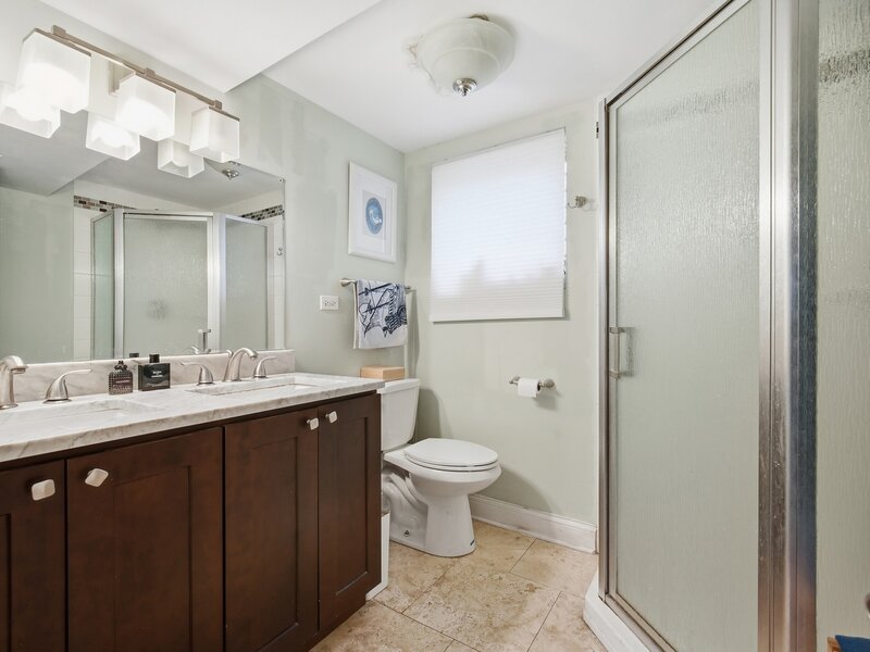 1006 W Frontenac Drive Arlington Heights IL 60004