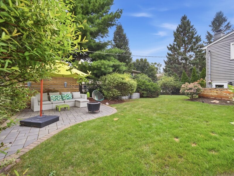 1006 W Frontenac Drive Arlington Heights IL 60004