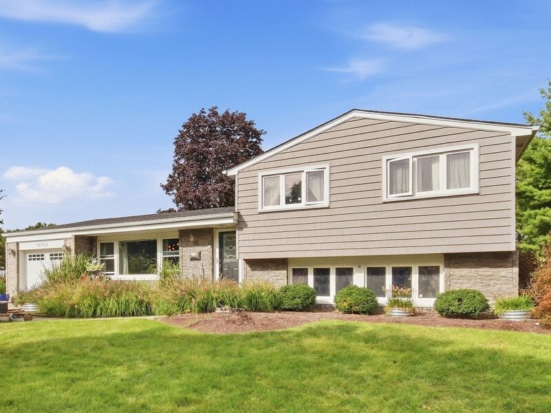 1006 W Frontenac Drive Arlington Heights IL 60004