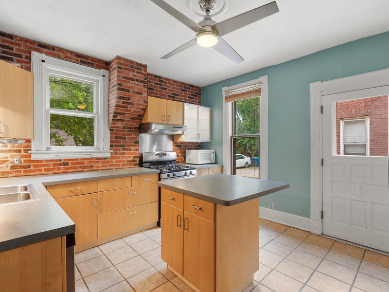 446 W Park Avenue Aurora IL 60506
