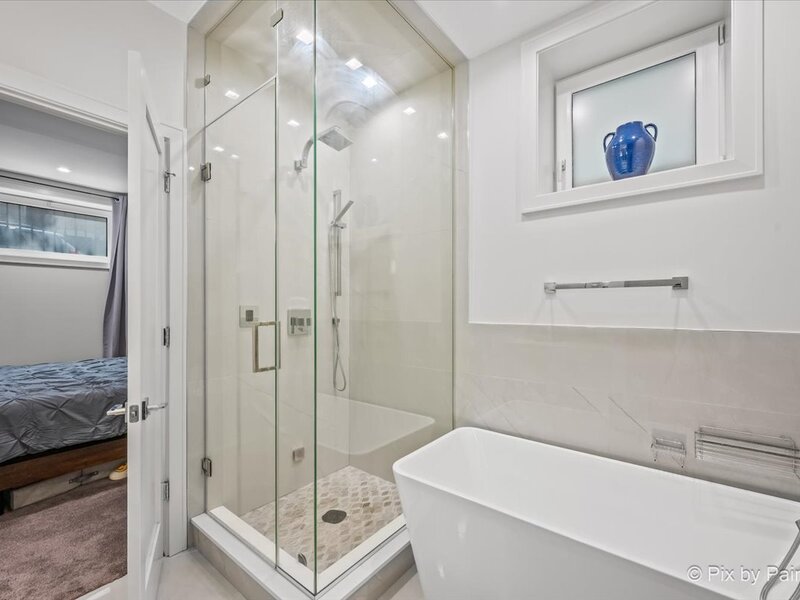 1334 W Walton Street Chicago IL 60642