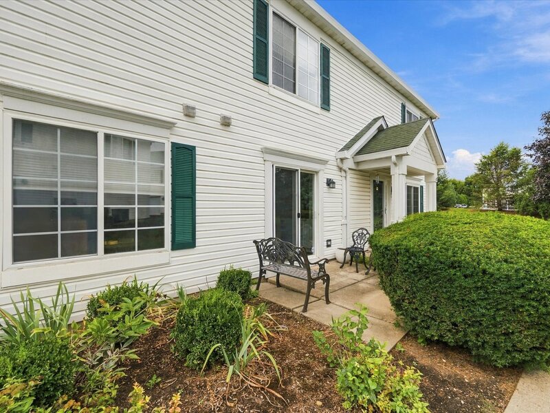 689 Fieldcrest Drive South Elgin IL 60177