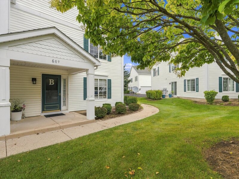 689 Fieldcrest Drive South Elgin IL 60177