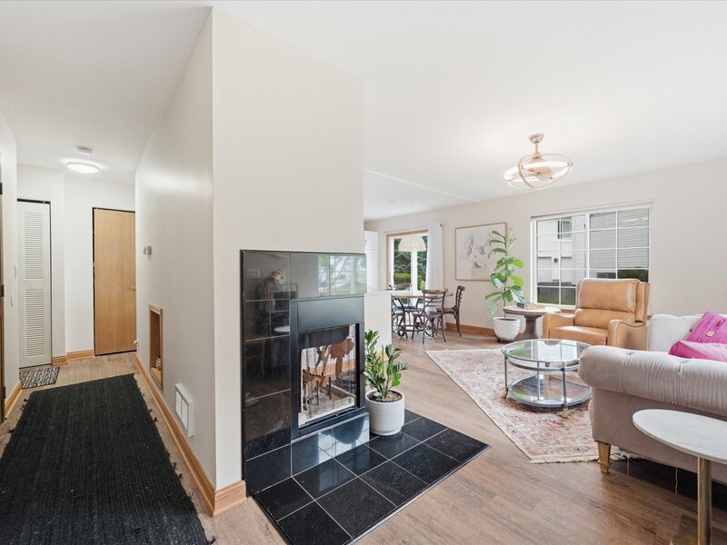 689 Fieldcrest Drive South Elgin IL 60177