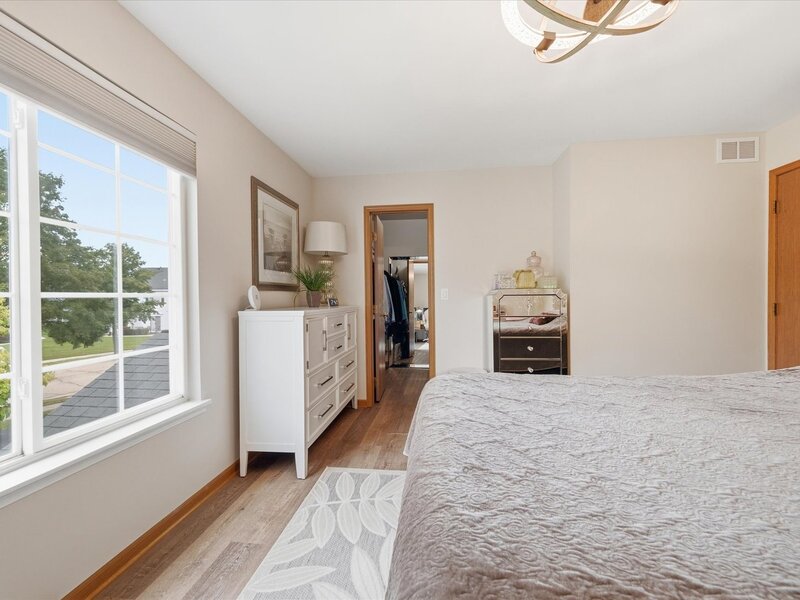689 Fieldcrest Drive South Elgin IL 60177