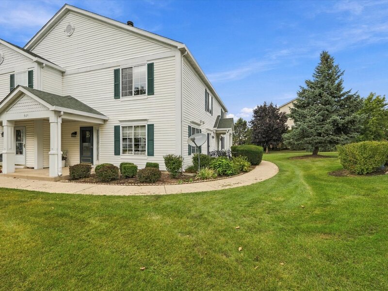 689 Fieldcrest Drive South Elgin IL 60177