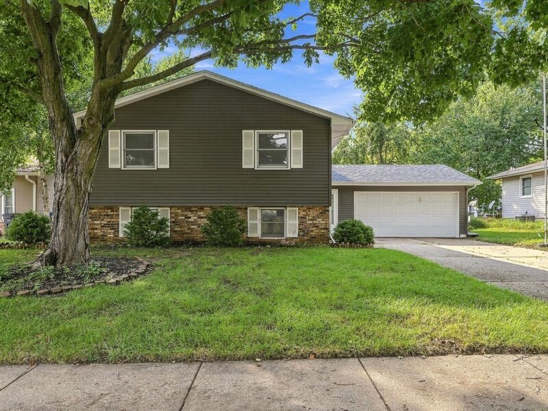 3330 Fairview Drive Bettendorf IA 52722