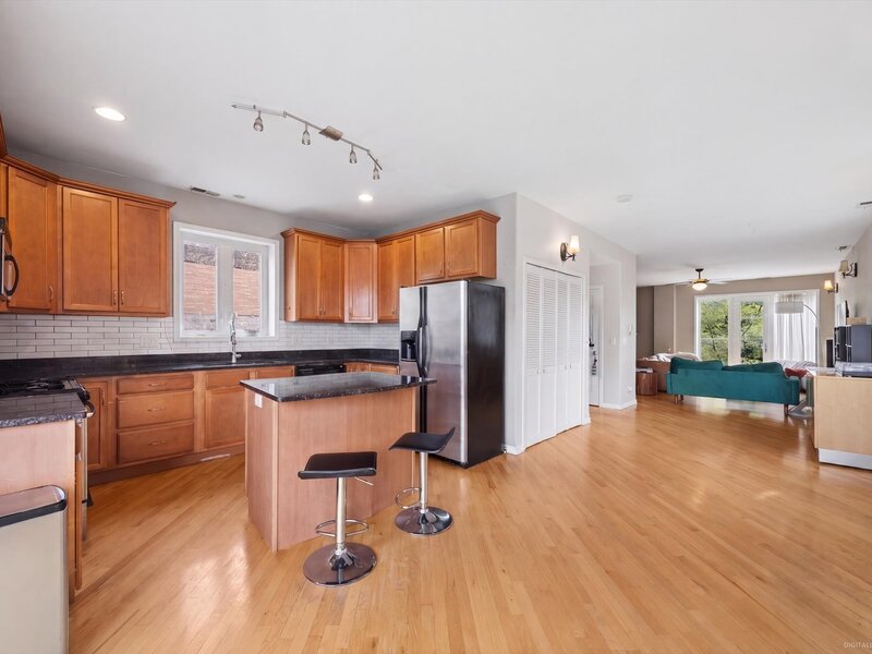 1730 S Des Plaines Avenue Chicago IL 60616