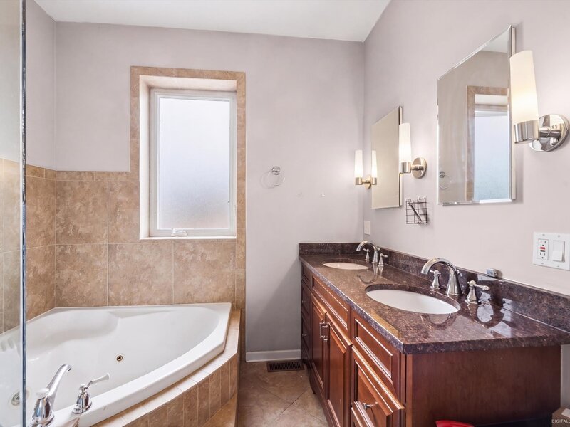 1730 S Des Plaines Avenue Chicago IL 60616