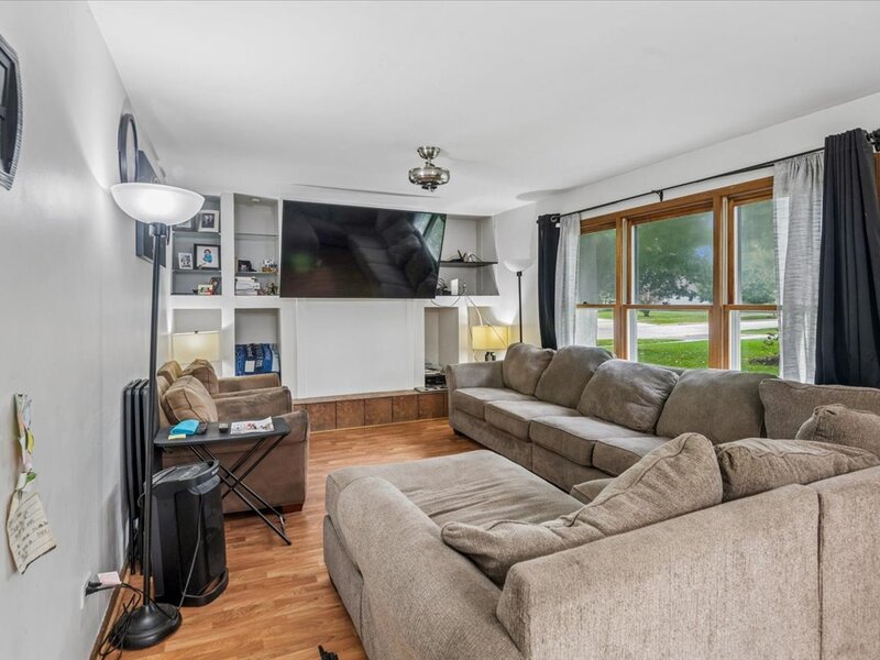 1348 Loch Lomond Drive Crystal Lake IL 60014