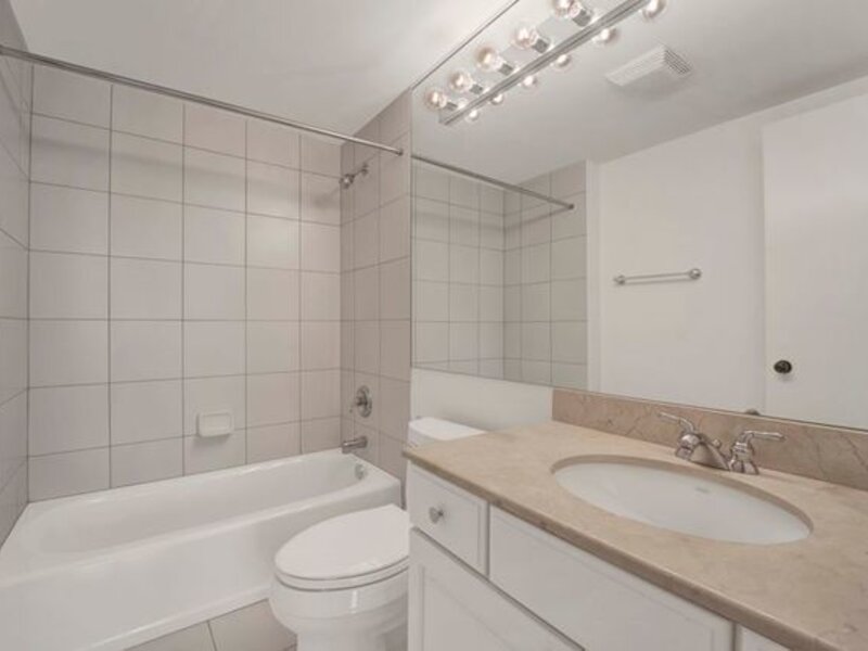 40 E Delaware Place Chicago IL 60611