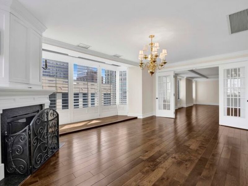 40 E Delaware Place Chicago IL 60611