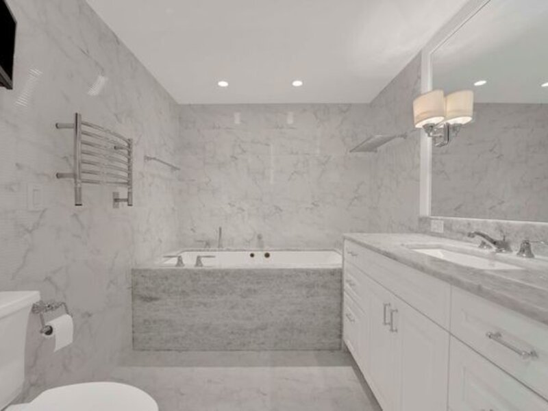 40 E Delaware Place Chicago IL 60611