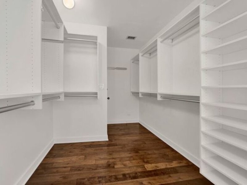 40 E Delaware Place Chicago IL 60611