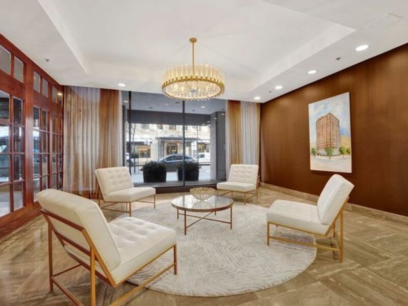 40 E Delaware Place Chicago IL 60611