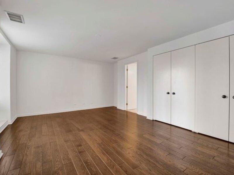 40 E Delaware Place Chicago IL 60611
