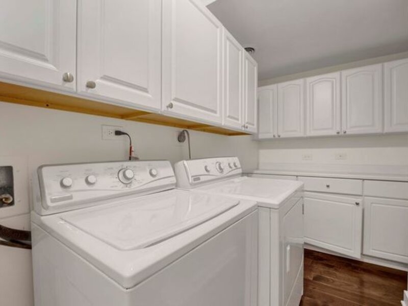 40 E Delaware Place Chicago IL 60611
