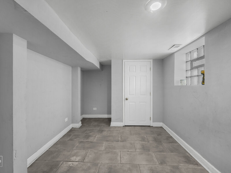 9050 S Ellis Avenue Chicago IL 60619